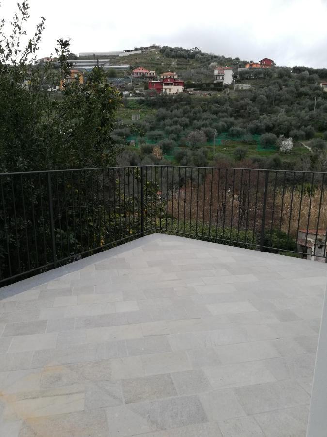 Apartament La Torretta Di Piero Con Terrazzi E Parcheggio Privato Citra Zero Zero Ottanta 31Lst0282 Imperia Zewnętrze zdjęcie