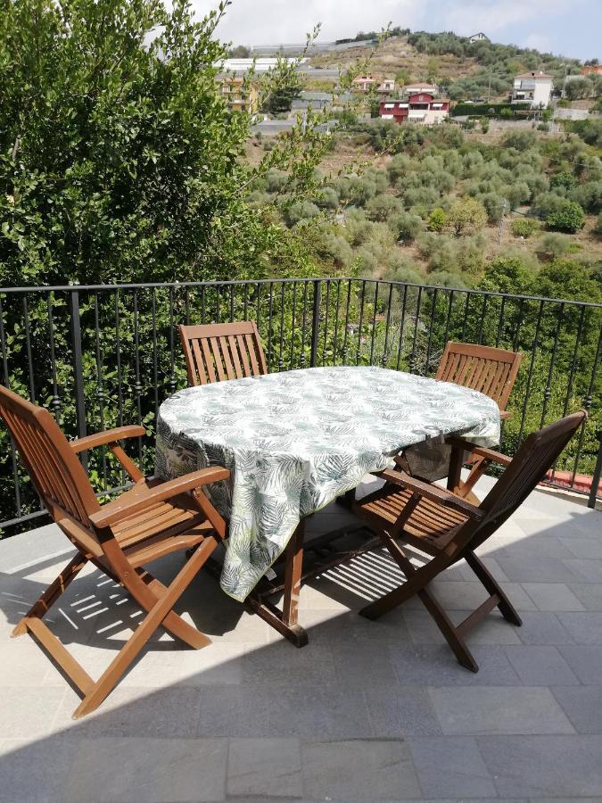 Apartament La Torretta Di Piero Con Terrazzi E Parcheggio Privato Citra Zero Zero Ottanta 31Lst0282 Imperia Zewnętrze zdjęcie